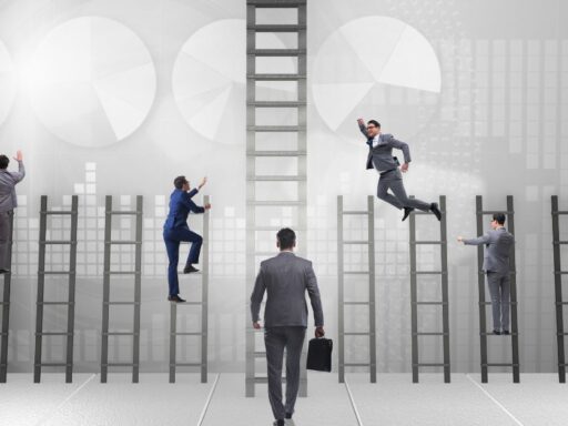 Empresarios escalando escaleras hacia el éxito