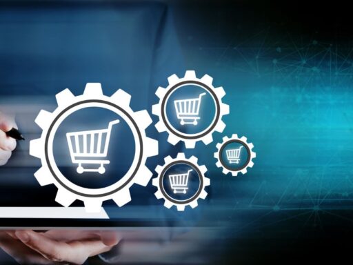 Mano gestionando compras online en interfaz digital
