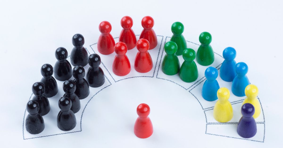 Piezas de juego formando círculos de colores