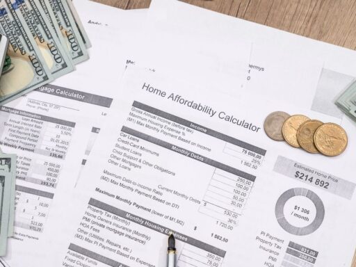 Calculadora de asequibilidad de vivienda con dinero y calculadora