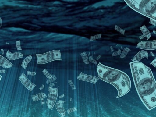 Billetes dólares flotando en agua azul ondulada