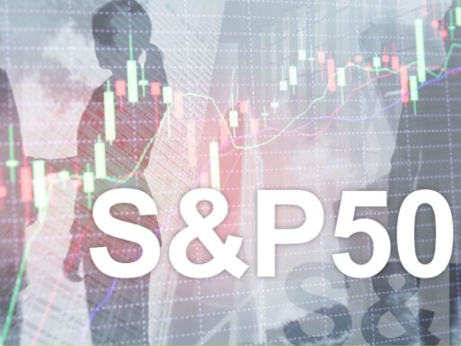 Siluetas sobre gráficos del índice S&P 500