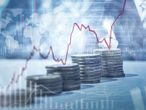 Gráfico de mercado con monedas decreciendo