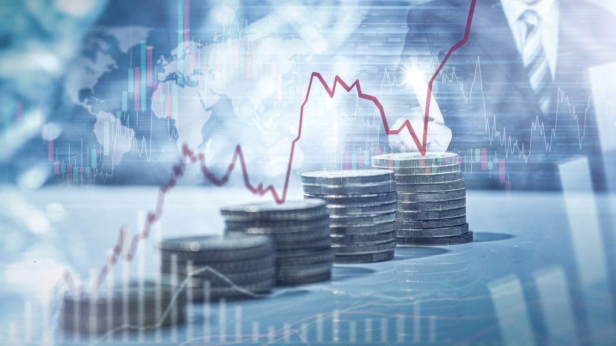 Gráfico de mercado con monedas decreciendo