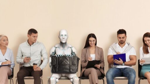 Robot humanoide en entrevista de trabajo con candidatos