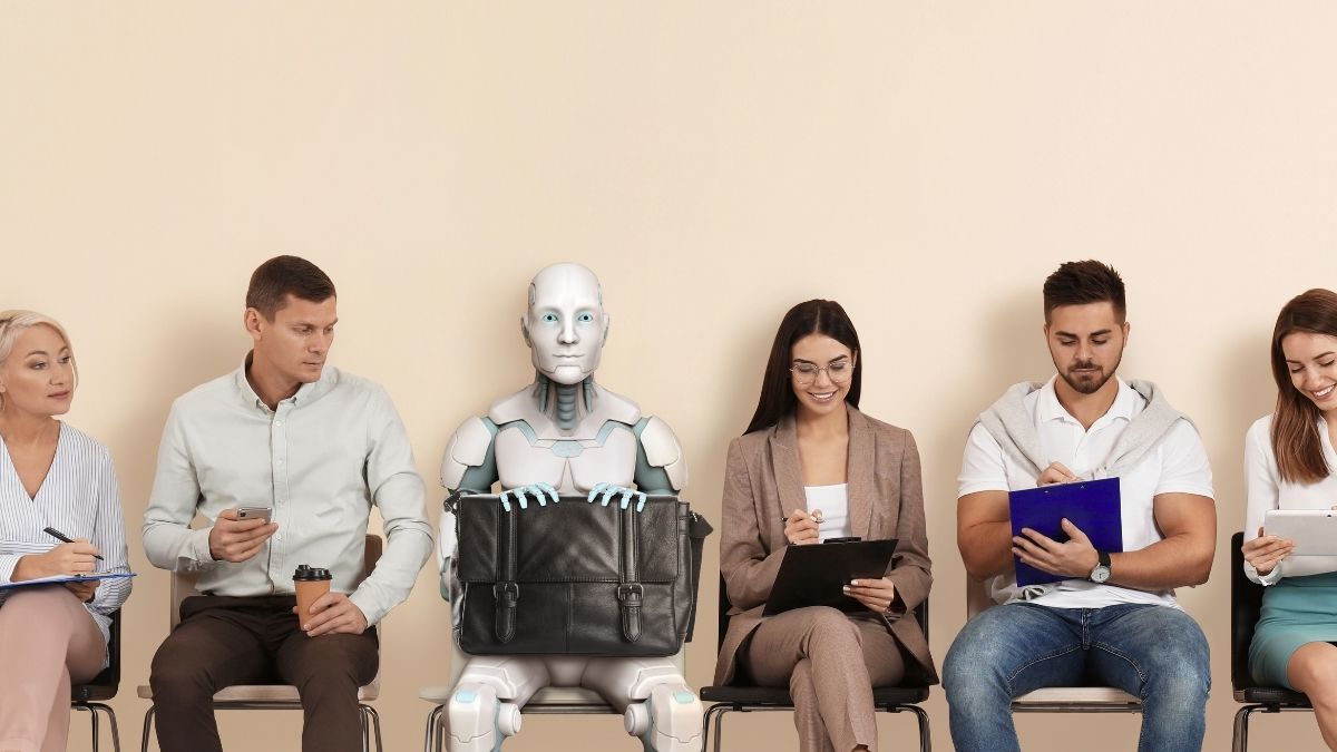 Robot humanoide en entrevista de trabajo con candidatos